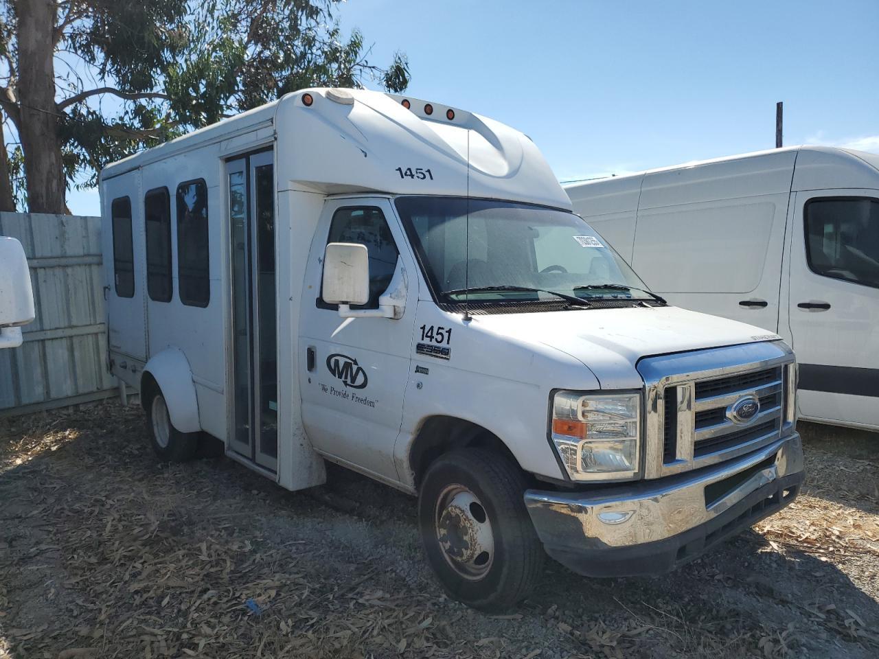 2012 Ford Econoline - Transit Vehicles Bus - Фото 4