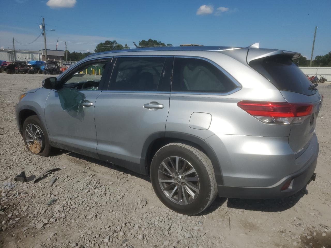 2019 Toyota Highlander Se - Фото 2