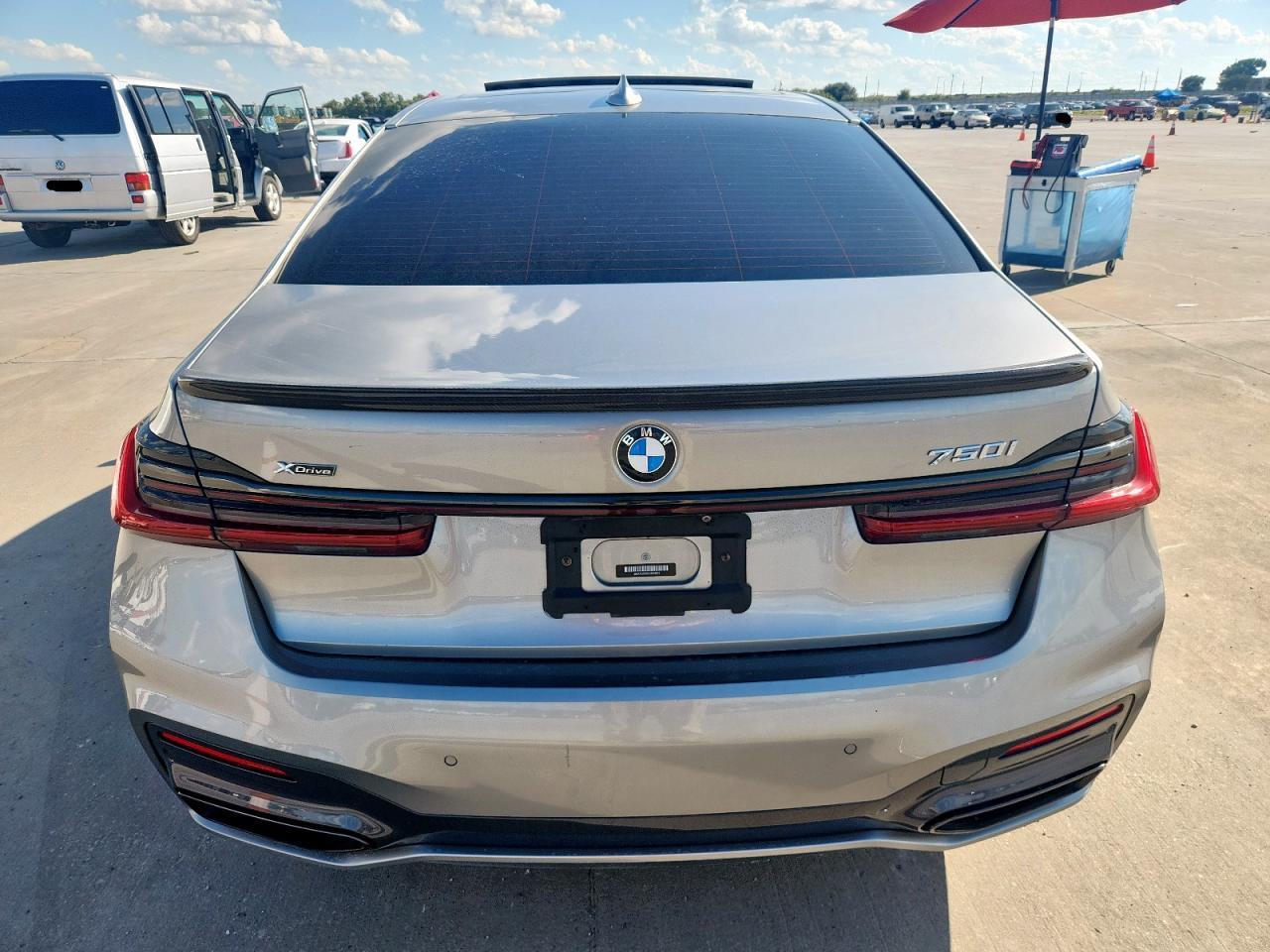 2020 BMW 750 Xi - Image 6