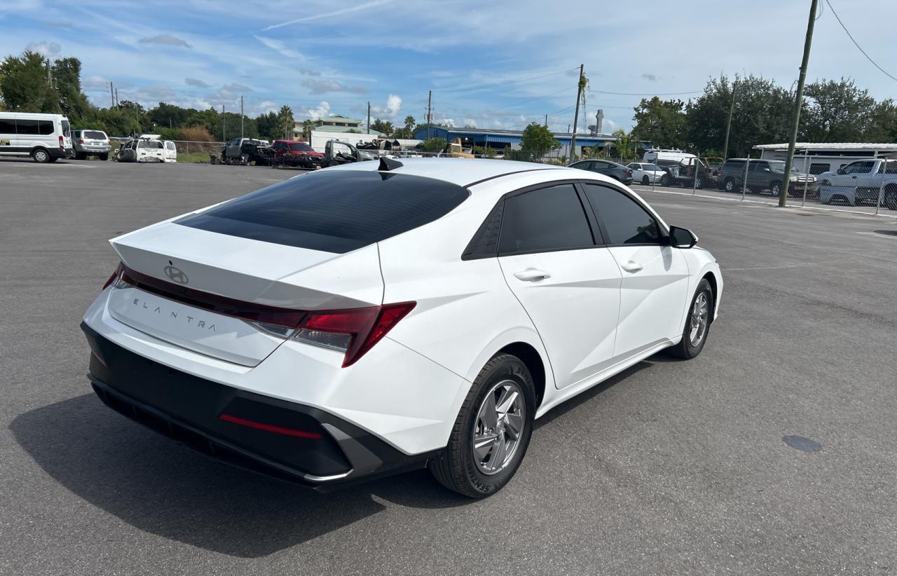 2024 Hyundai Elantra Se - Фото 4
