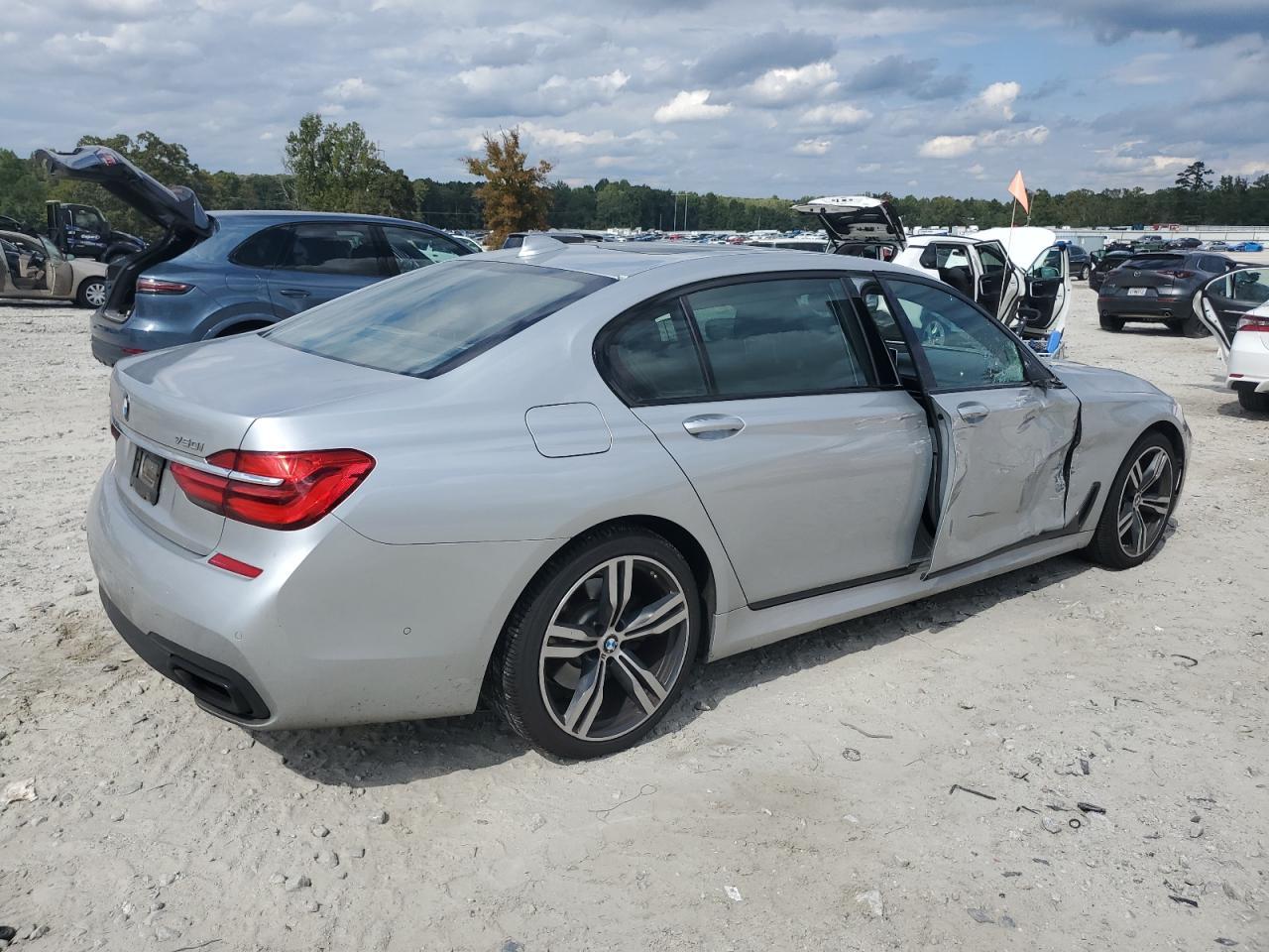 2016 BMW 750 Xi - Фото 3