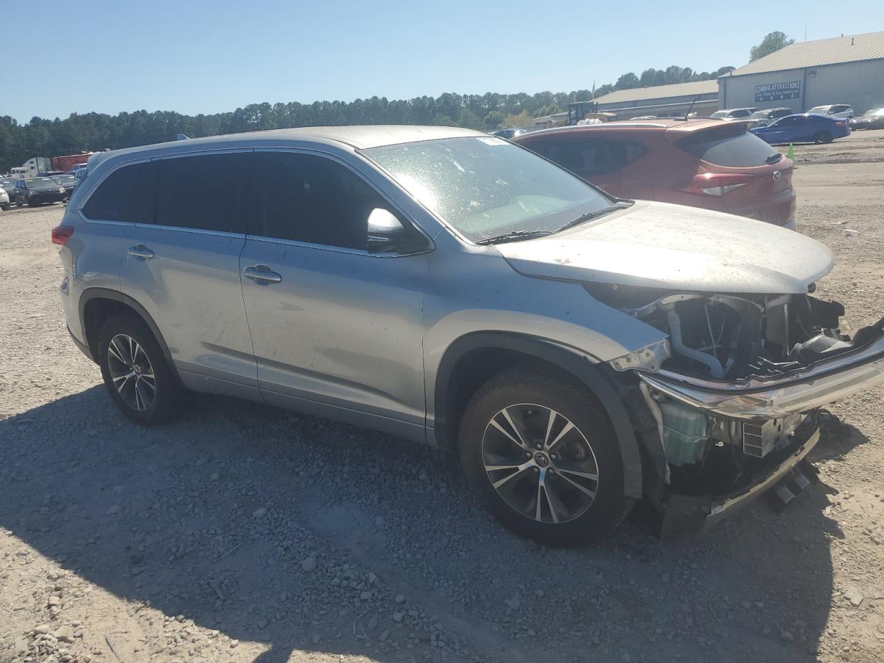 2018 Toyota Highlander Le - Фото 4