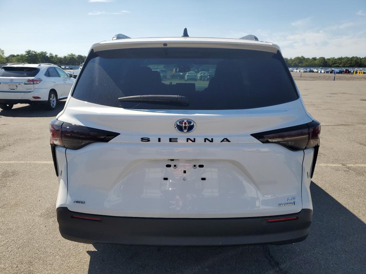 2024 Toyota Sienna Le - Фото 6