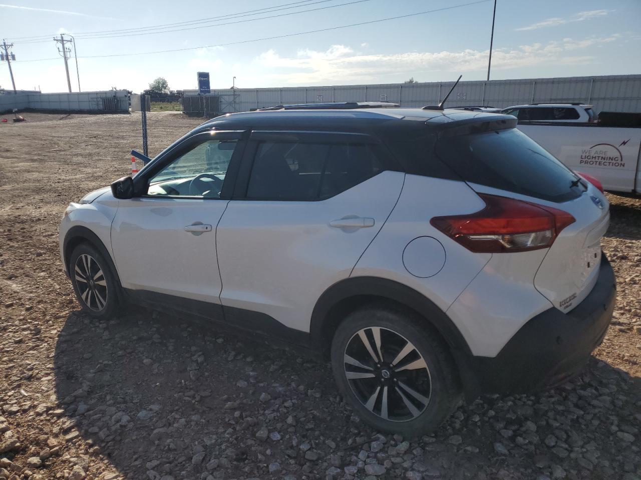 2020 Nissan Kicks Sv - Image 2