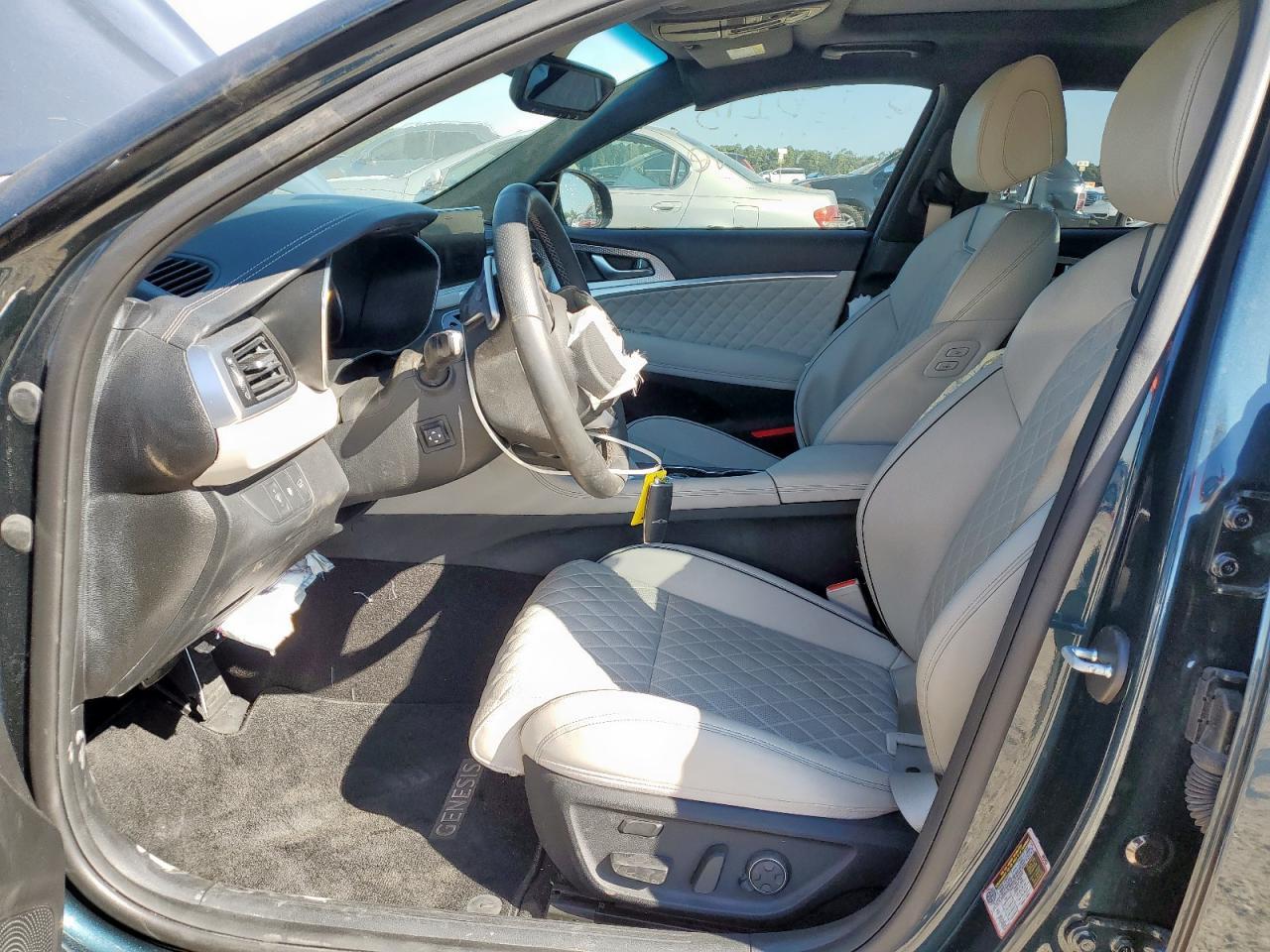 2023 Genesis G70 Base - Image 7