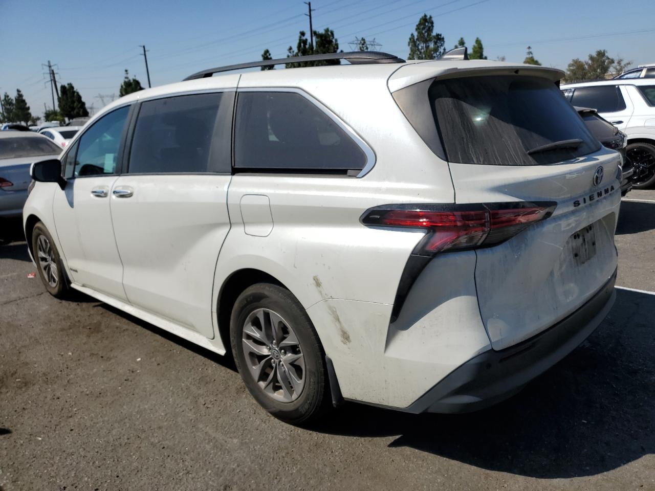 2021 Toyota Sienna Xle - Фото 2