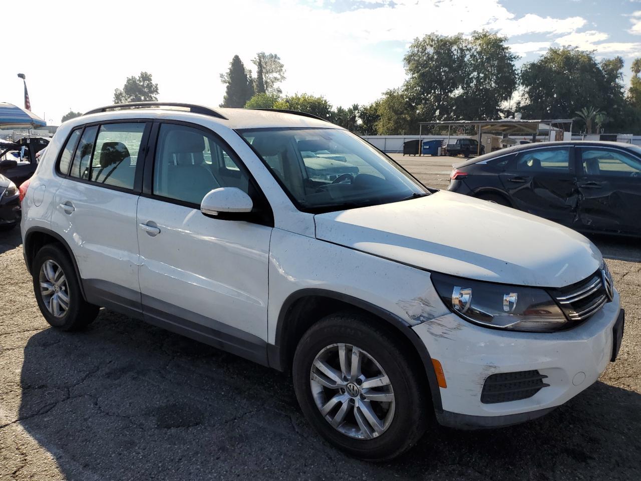 2016 Volkswagen Tiguan S - Image 4