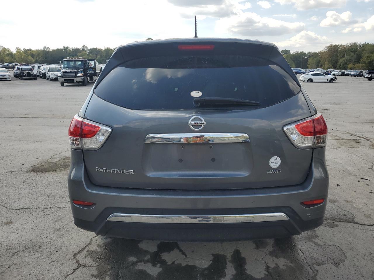 2015 Nissan Pathfinder S - Image 6