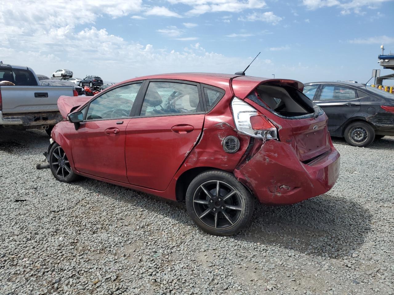 2016 Ford Fiesta Se - Фото 2