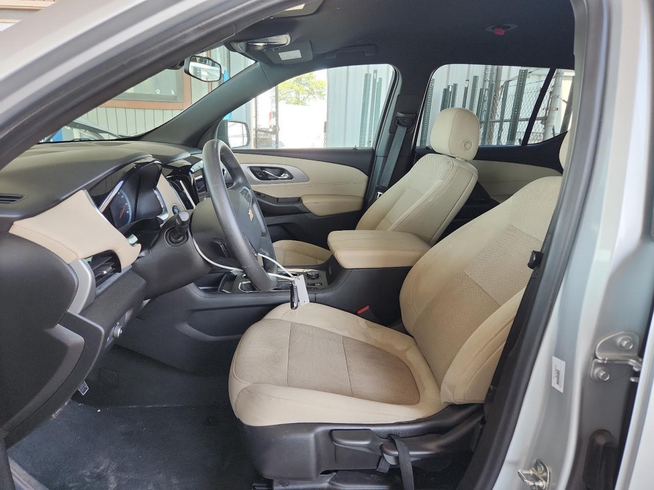 2022 Chevrolet Traverse Ls - Фото 7