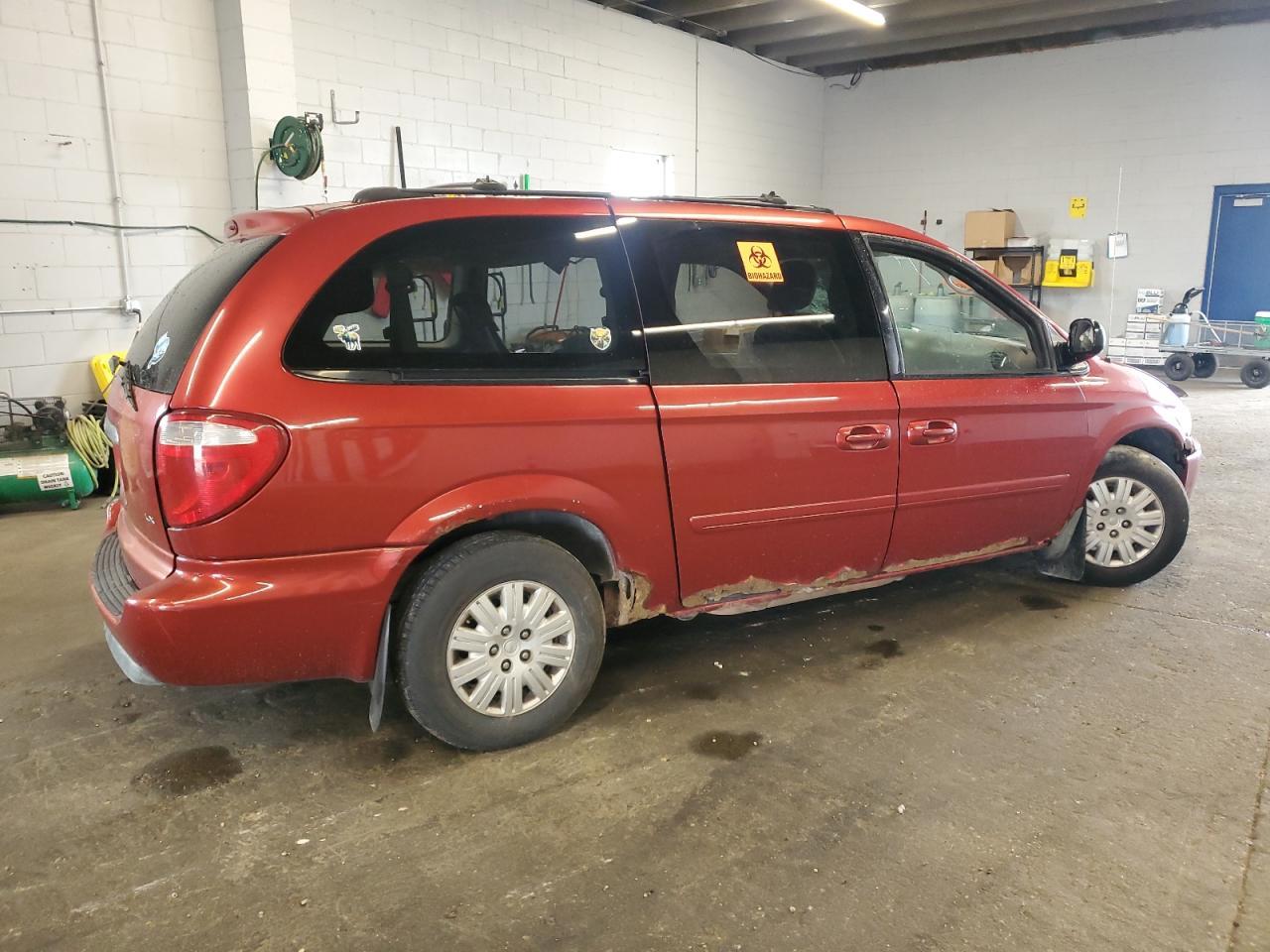 2005 Chrysler Town & Country Lx - Image 3