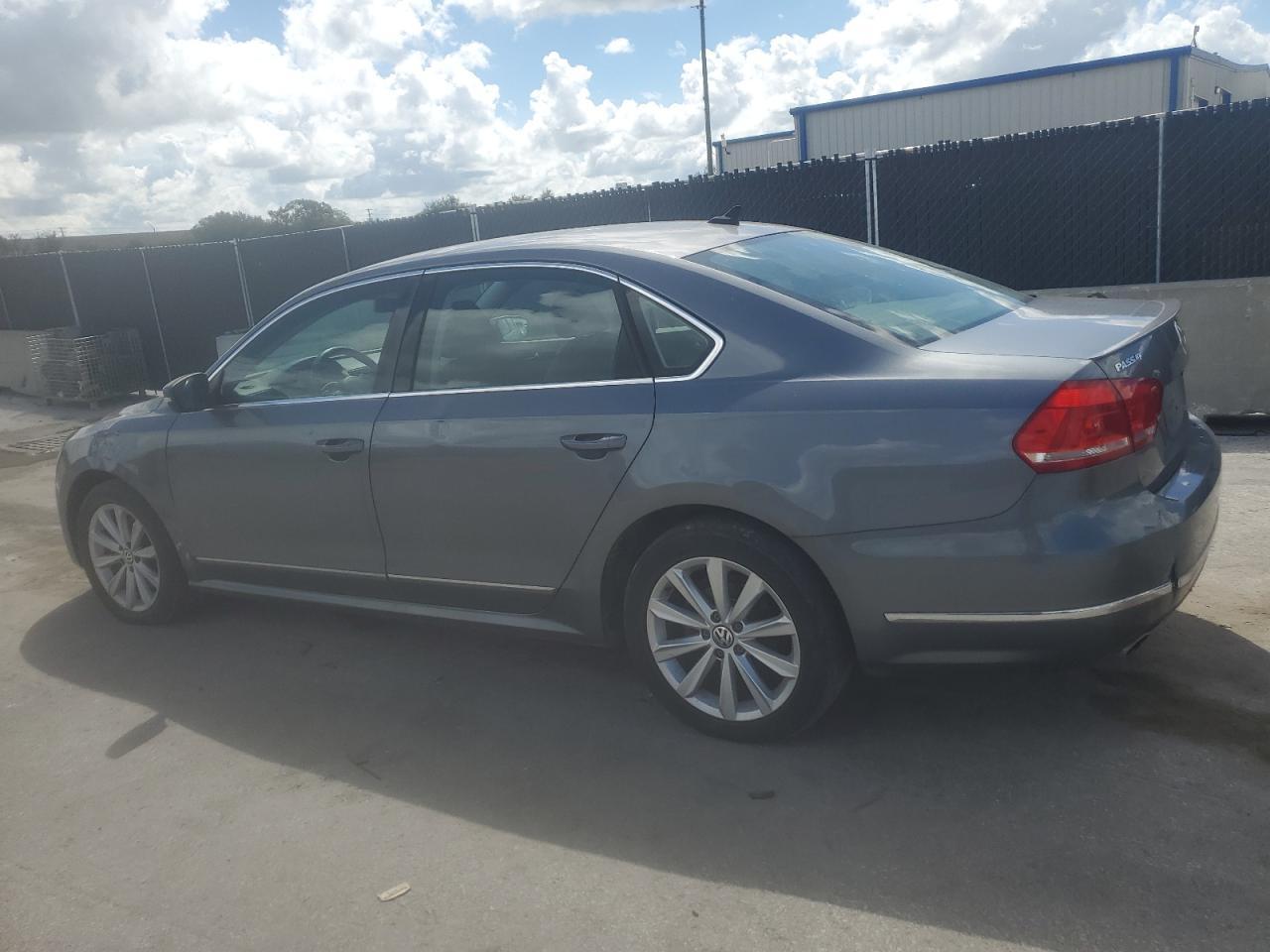 2013 Volkswagen Passat Sel - Image 2