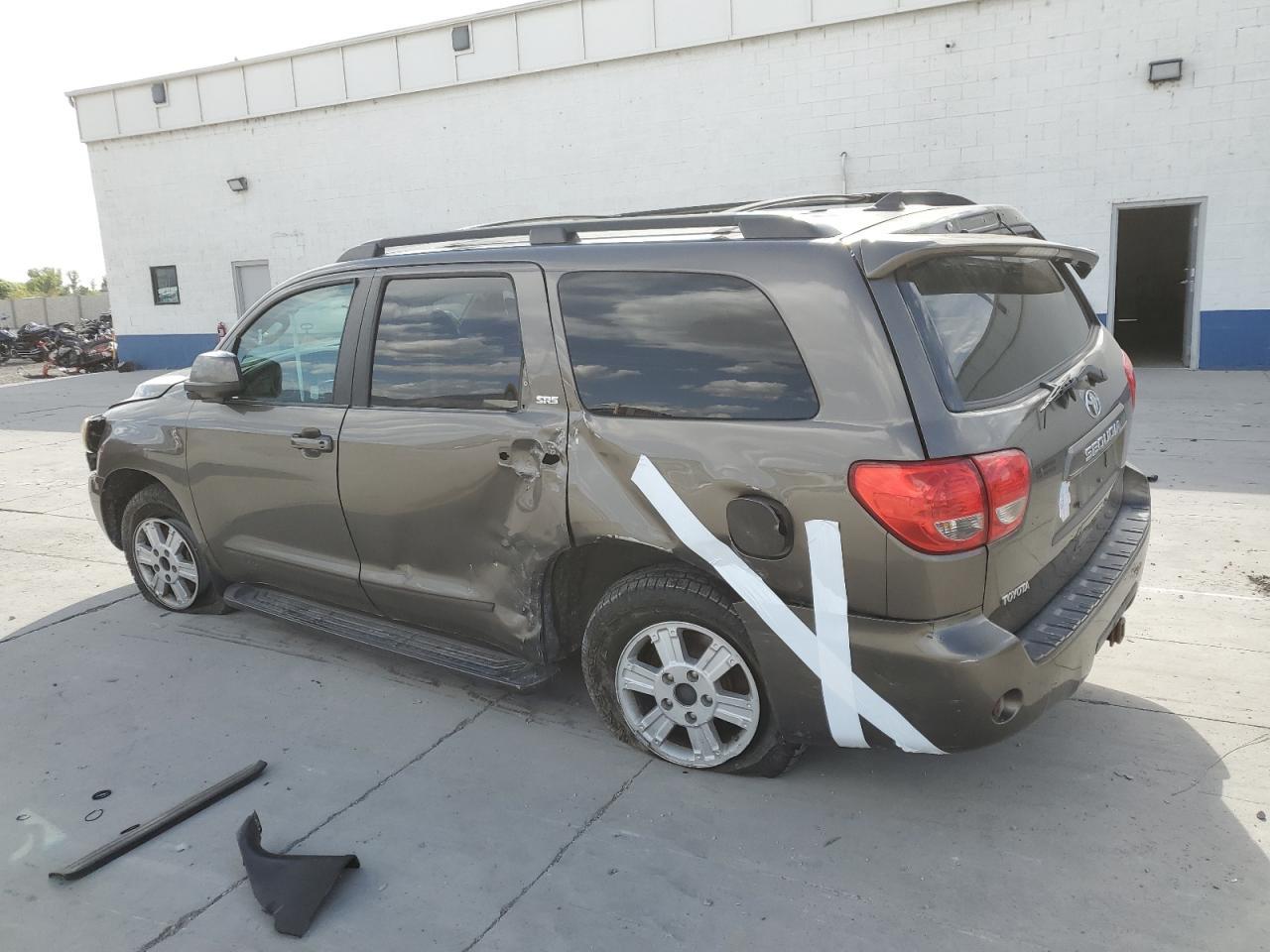 2010 Toyota Sequoia Sr5 - Фото 2