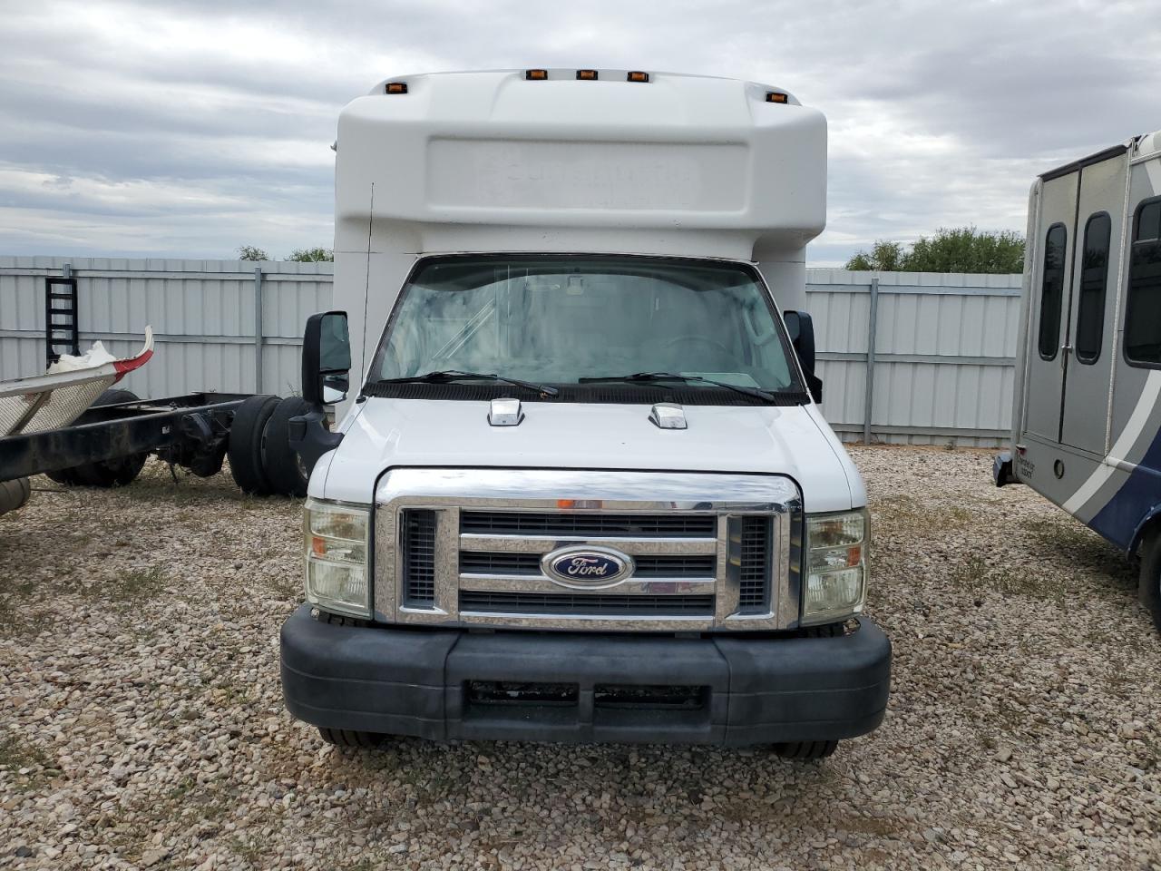 2016 Ford Econoline E350 Super Duty Cutaway Van - Фото 5