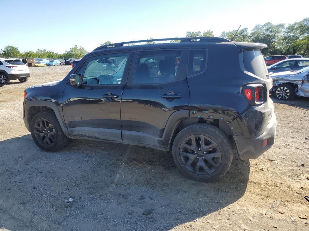 2017 Jeep Renegade Latitude - Image 2
