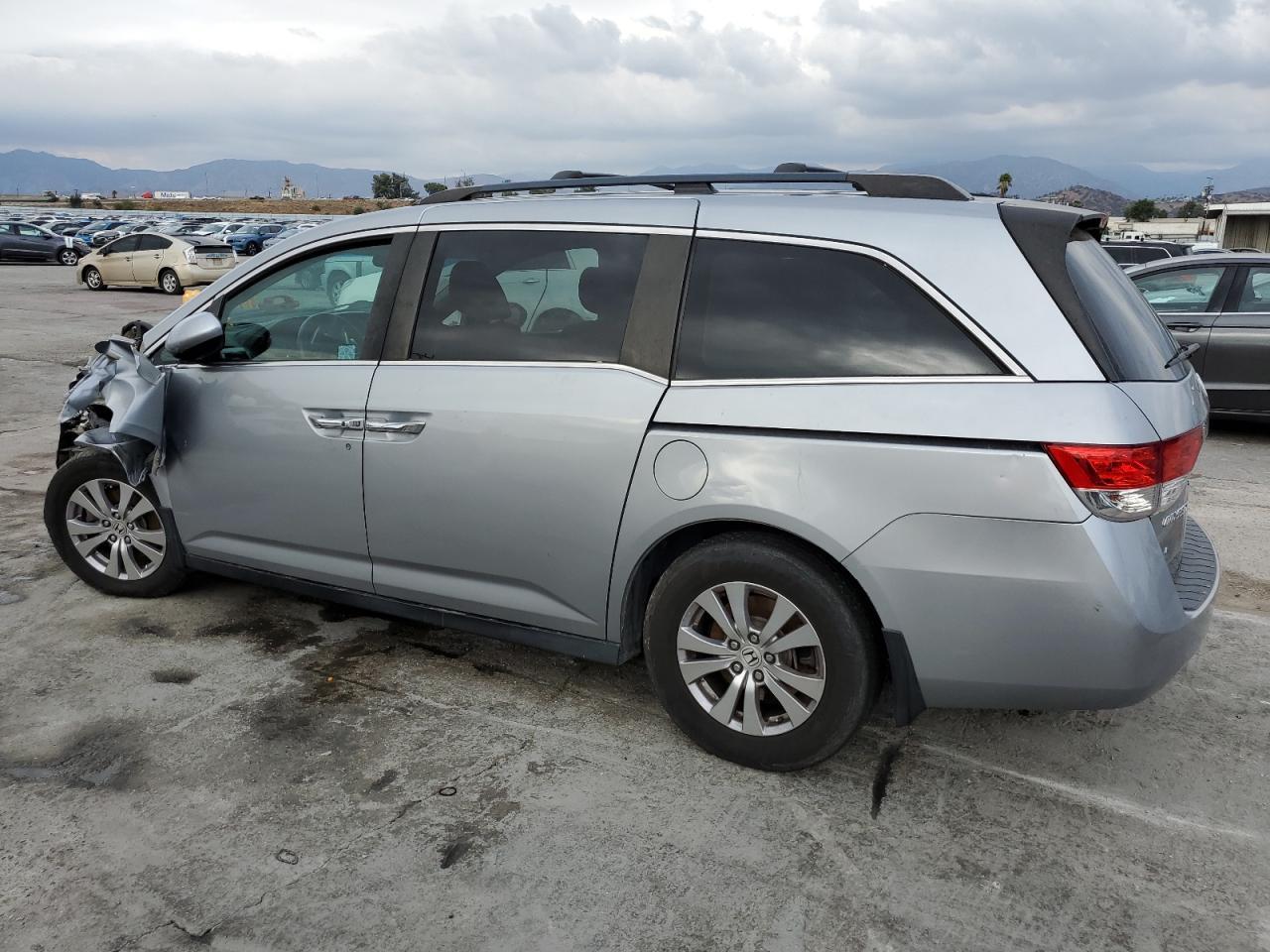 2016 Honda Odyssey Ex - Image 2