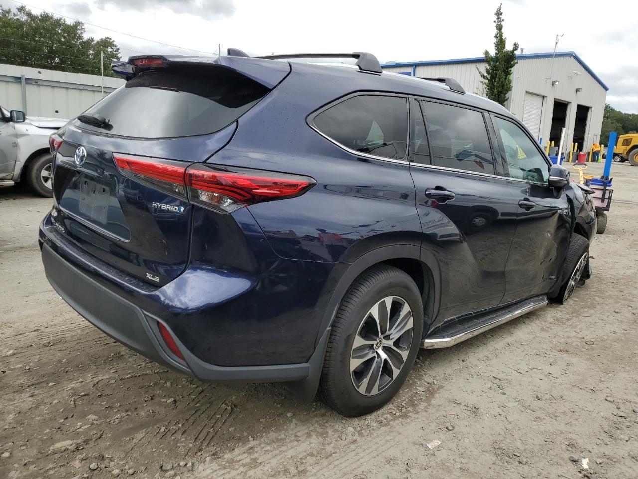 2021 Toyota Highlander Hybrid Xle - Image 3