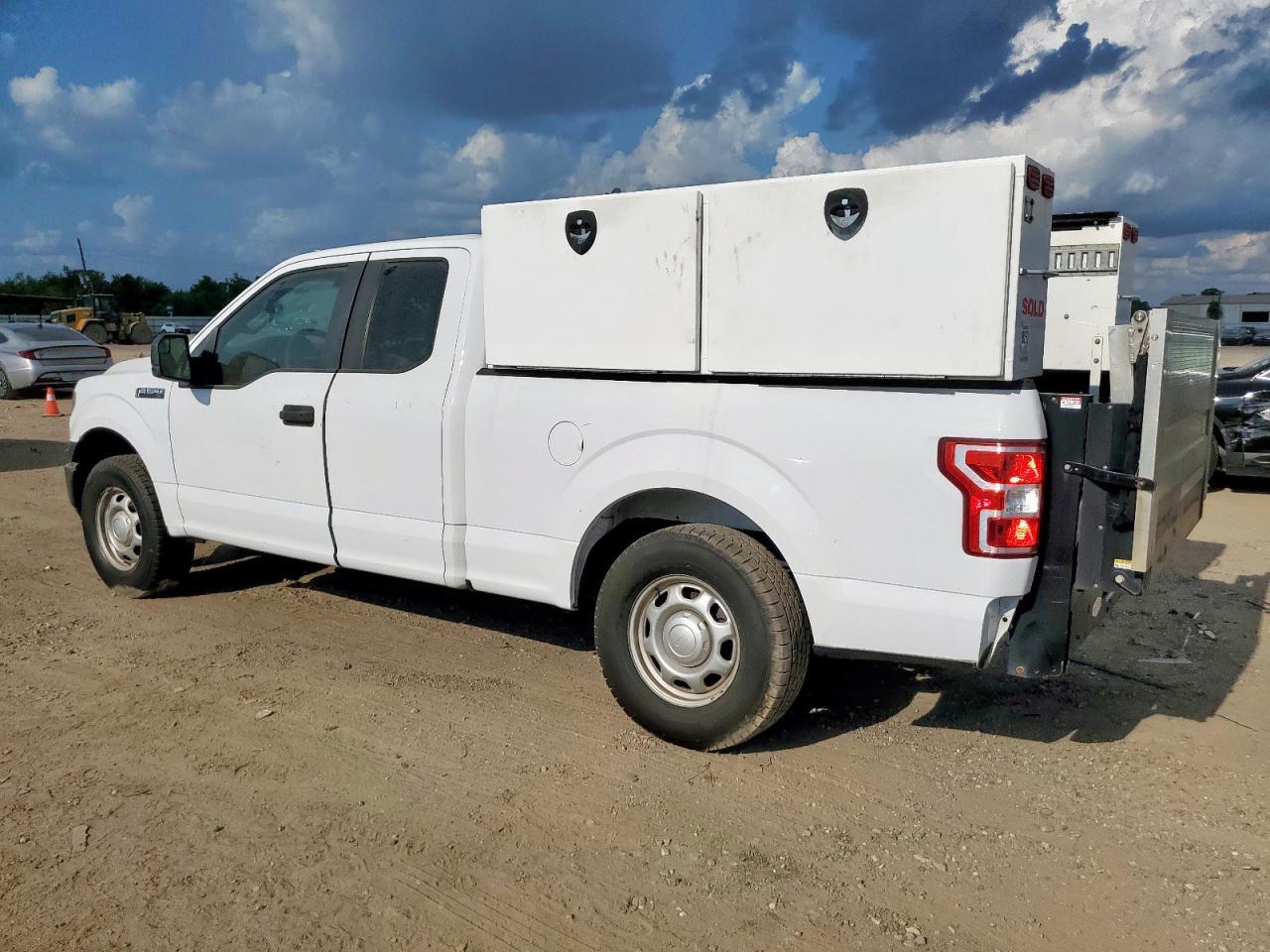 2018 Ford F150 Super Cab - Фото 2