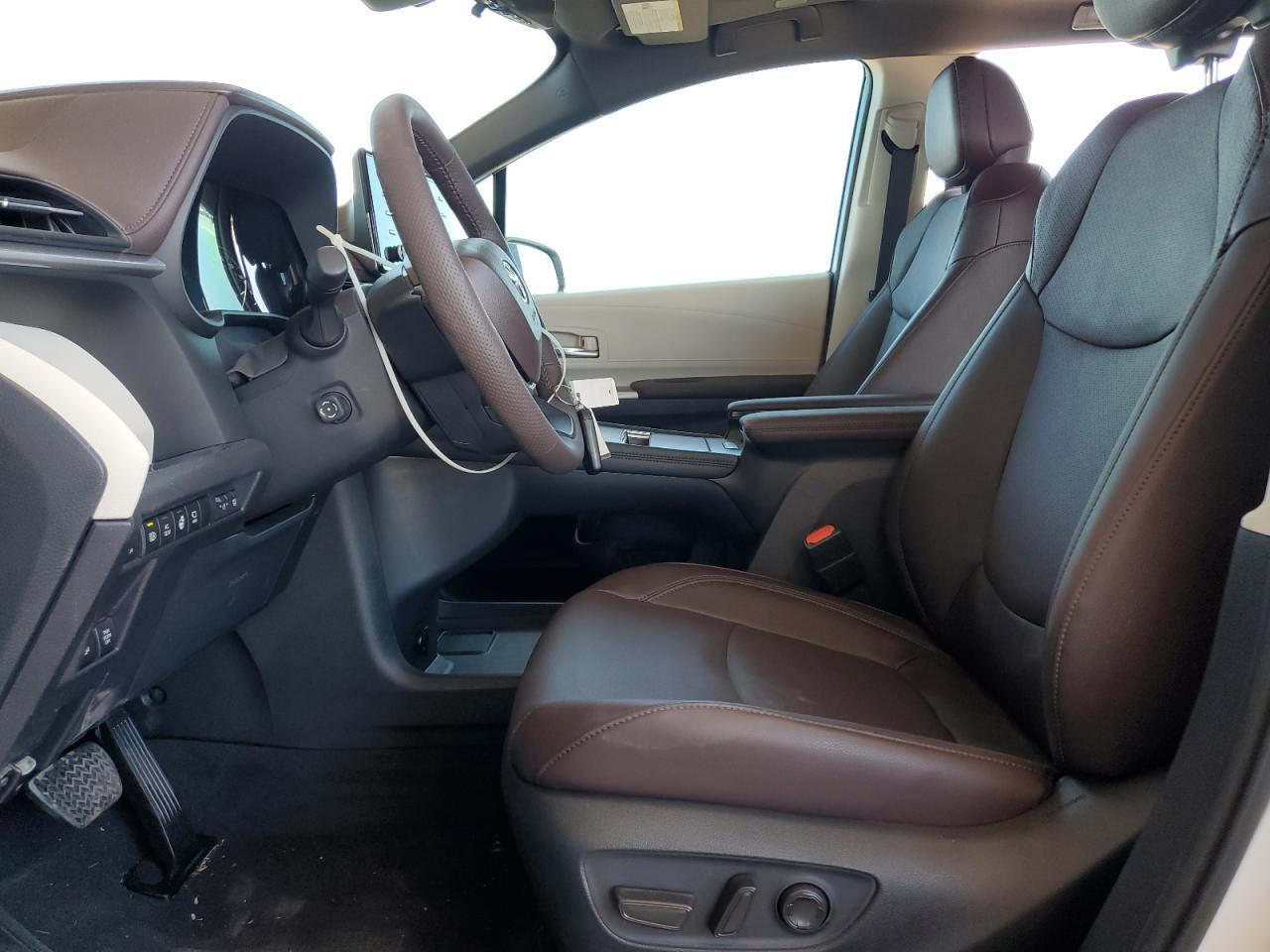 2024 Toyota Sienna Limited - Image 7