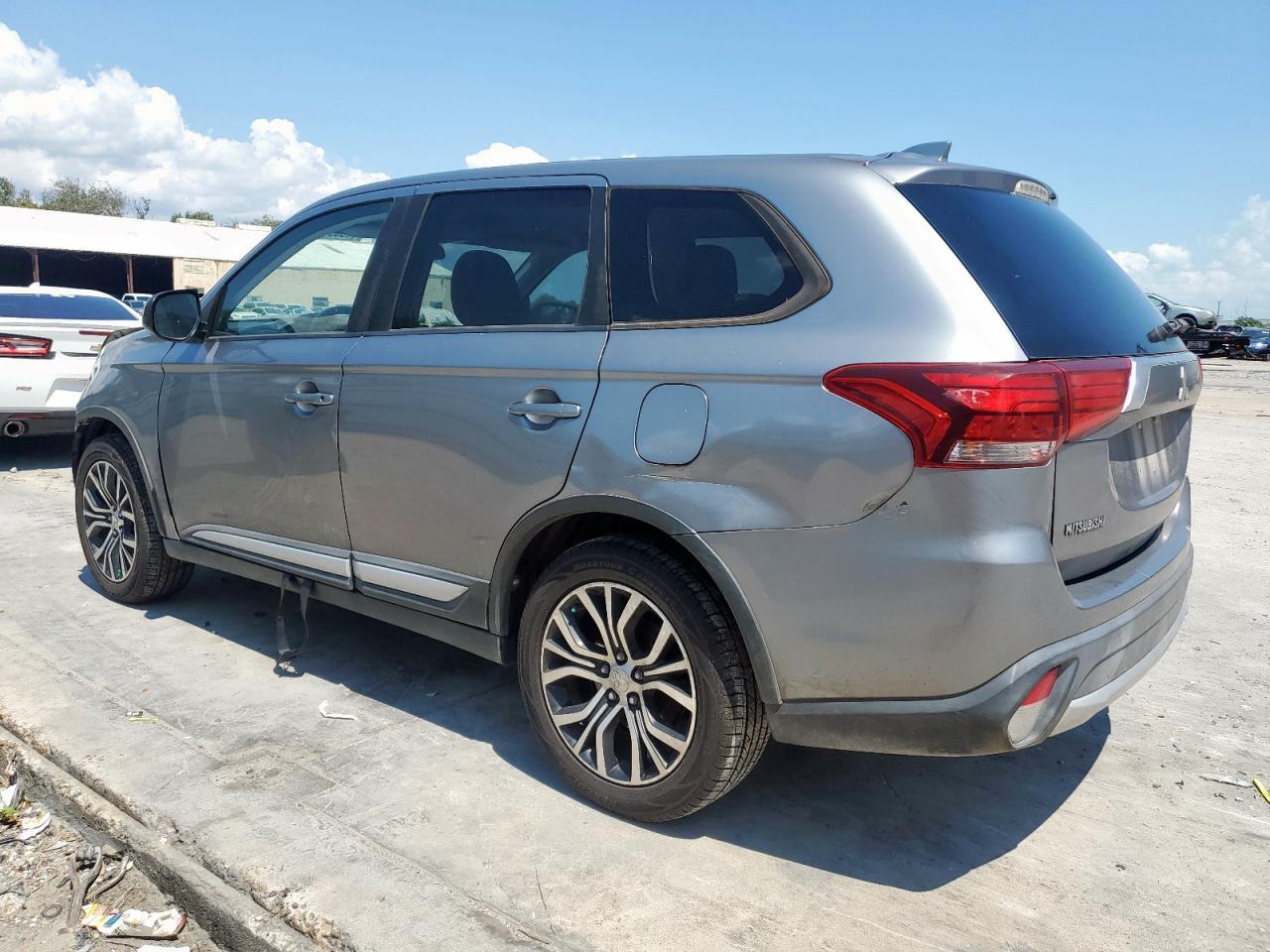 2018 Mitsubishi Outlander Se - Image 2