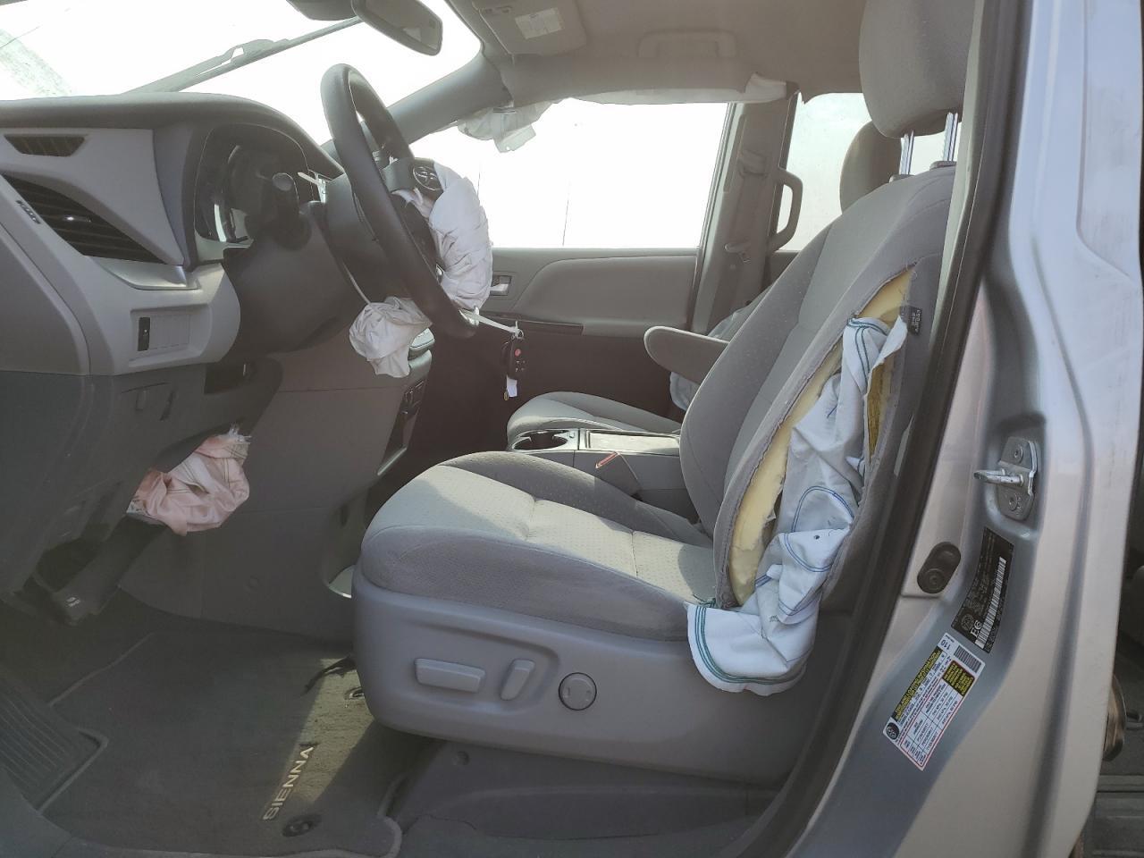 2020 Toyota Sienna Le - Image 7