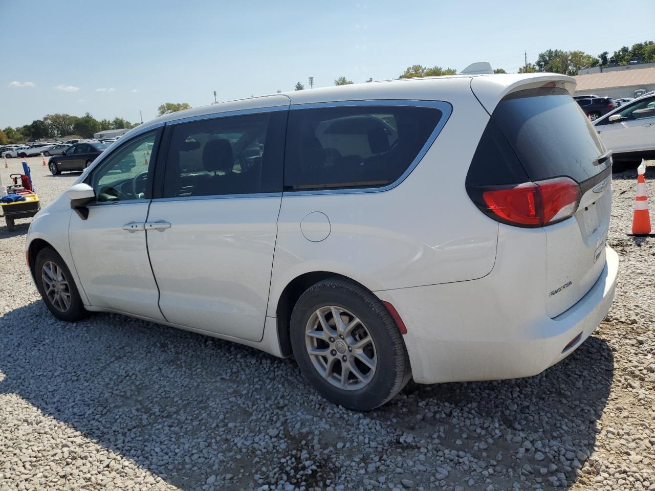 2017 Chrysler Pacifica Touring - Фото 2