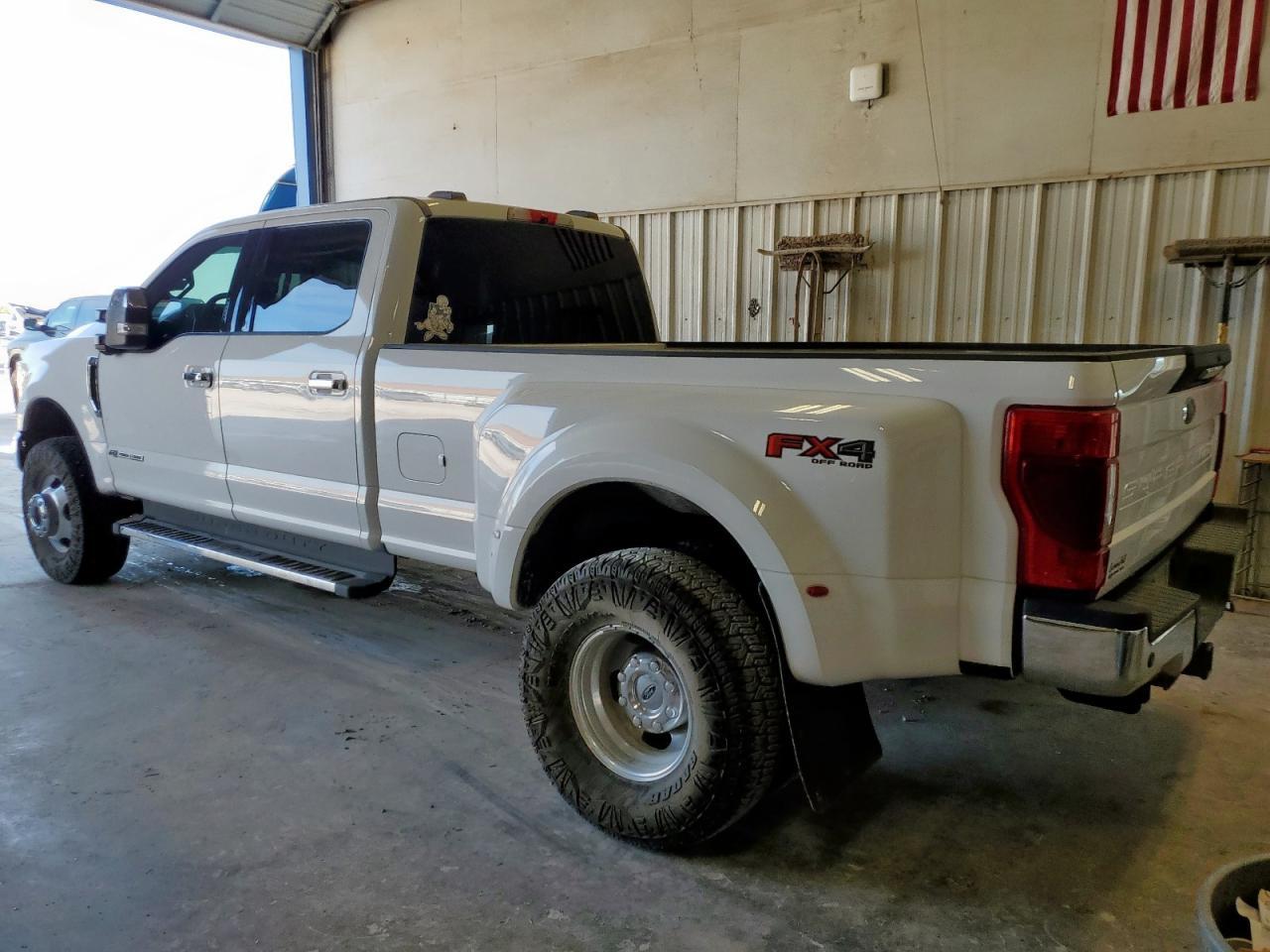 2021 Ford F350 Super Duty - Фото 2