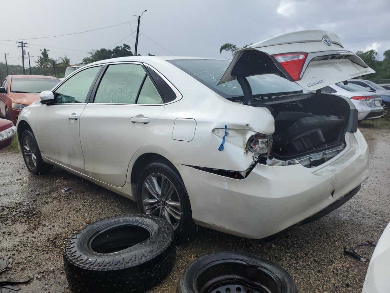 2015 Toyota Camry Le - Image 2