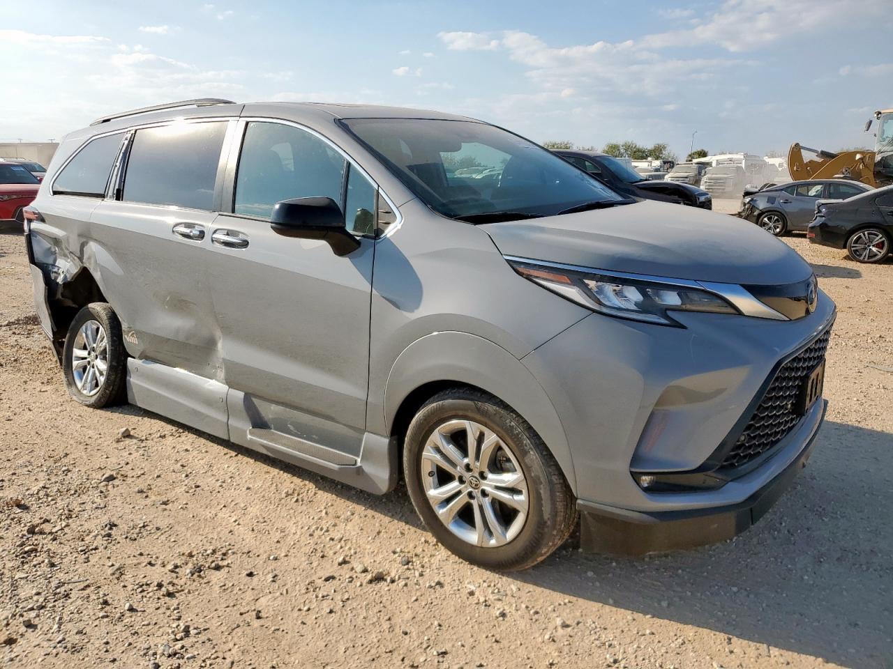 2023 Toyota Sienna Xse - Фото 4