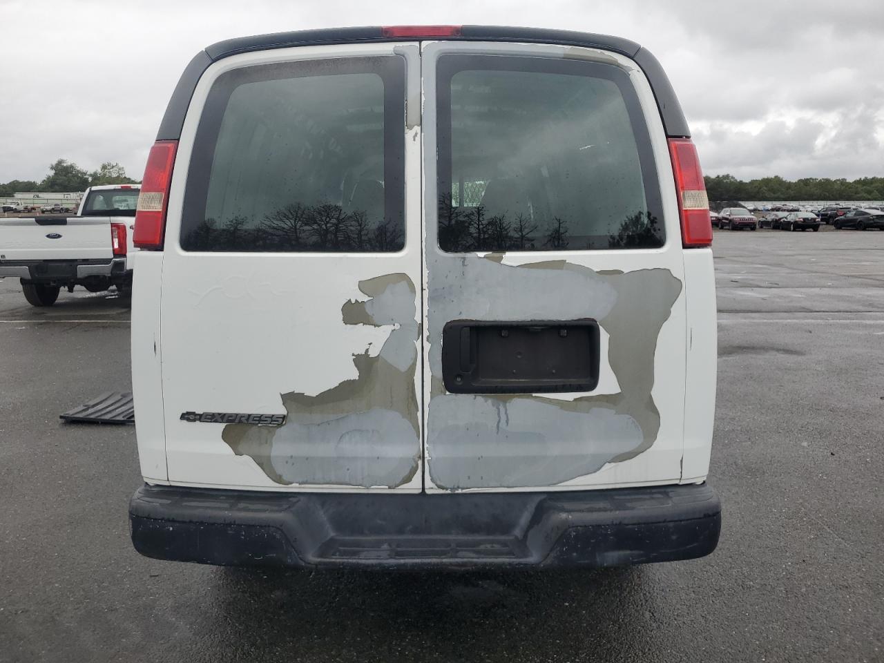 2008 Chevrolet Express G2500 - Image 6