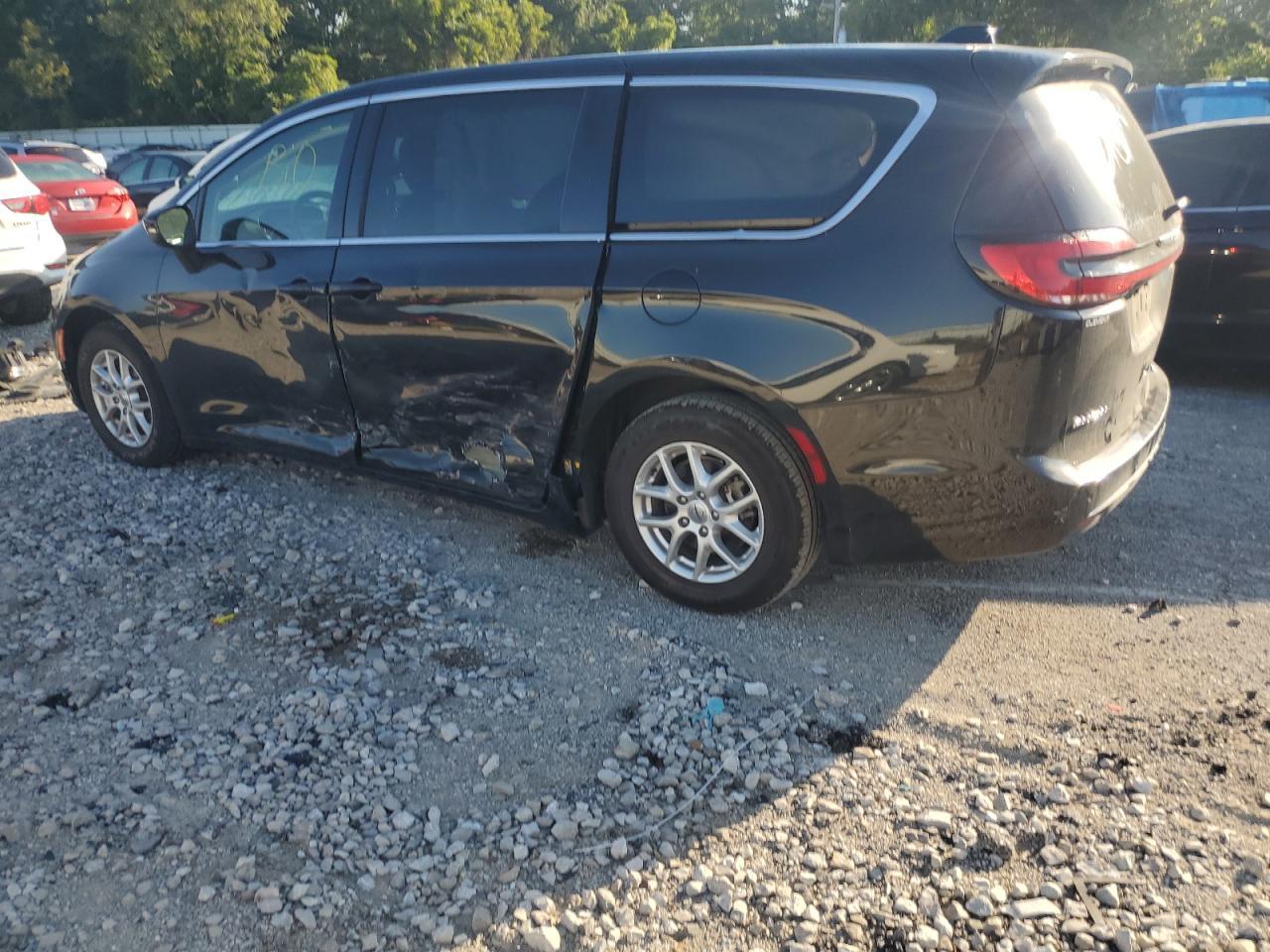 2023 Chrysler Pacifica Touring L - Фото 2