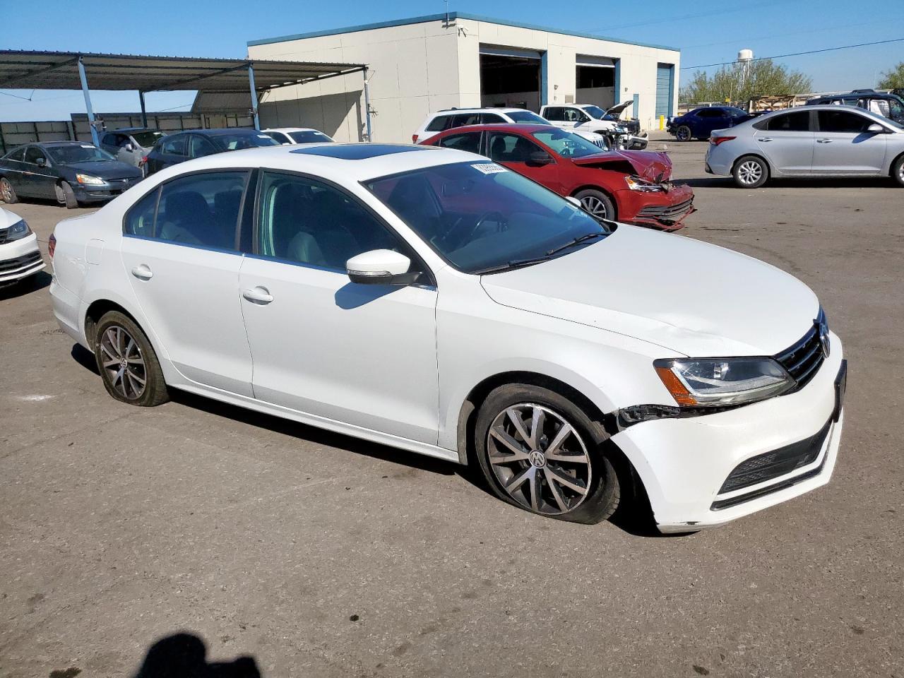 2018 Volkswagen Jetta Se - Image 4