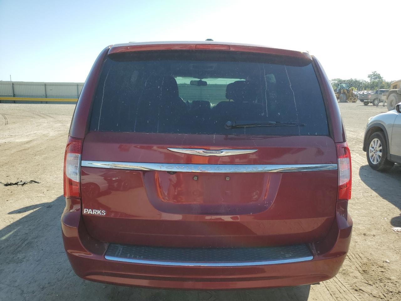 2012 Chrysler Town & Country Touring - Фото 6