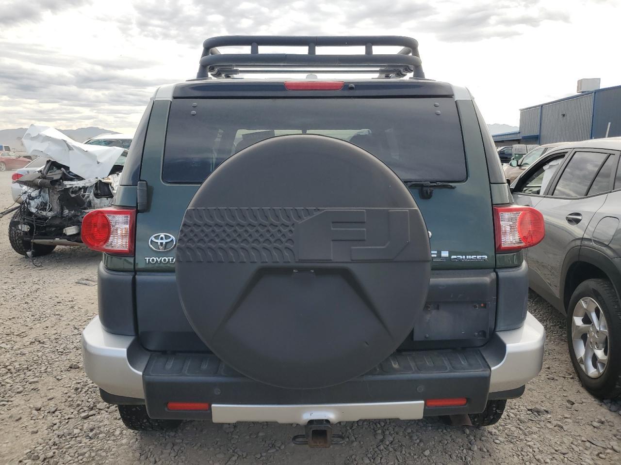 2011 Toyota Fj Cruiser - Image 6