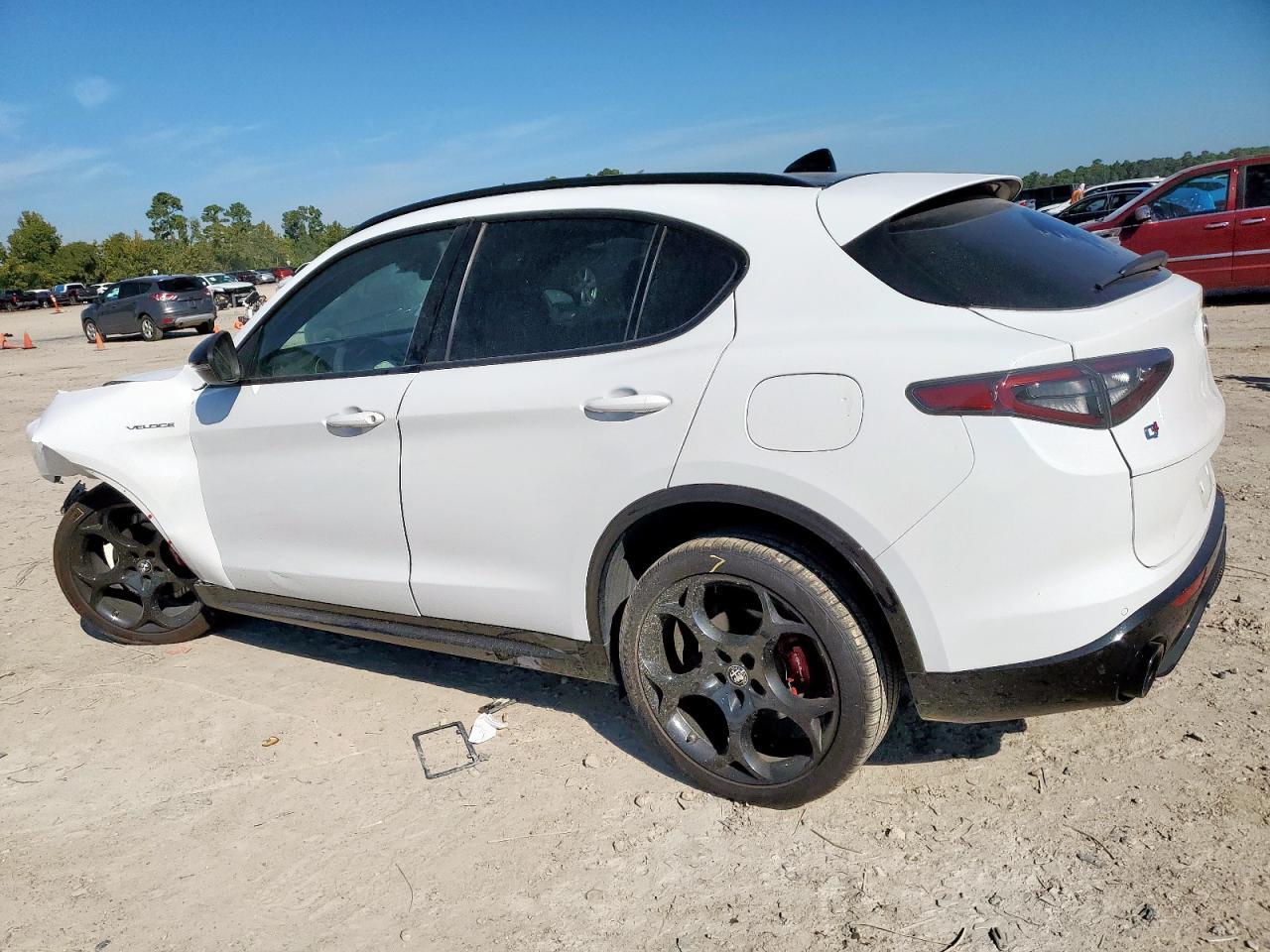 2024 Alfa Romeo Stelvio Ti - Image 2