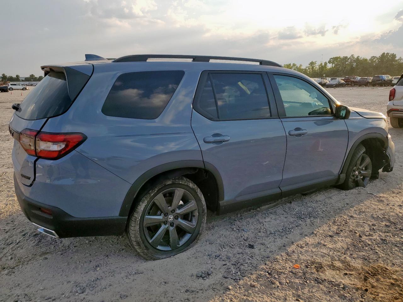 2025 Honda Pilot Sport - Image 3