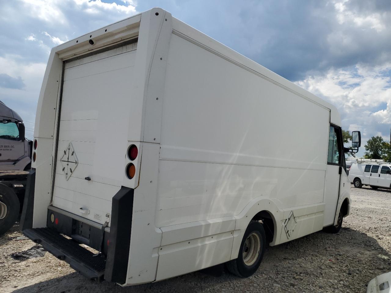 2016 Isuzu Npr - Image 2