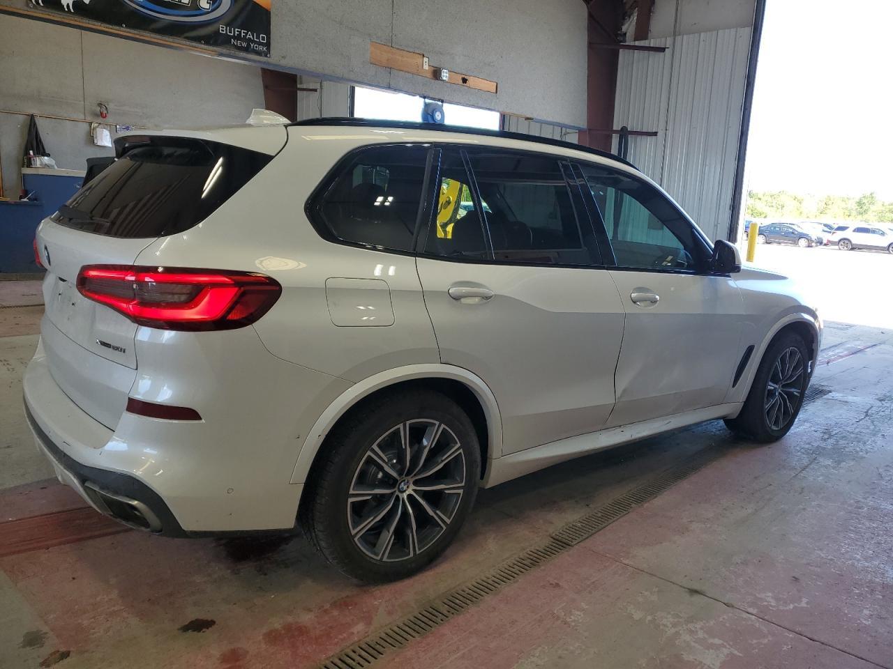 2019 BMW X5 xDrive50I - Image 3