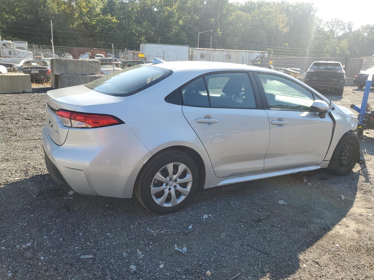 2025 Toyota Corolla Le - Фото 3