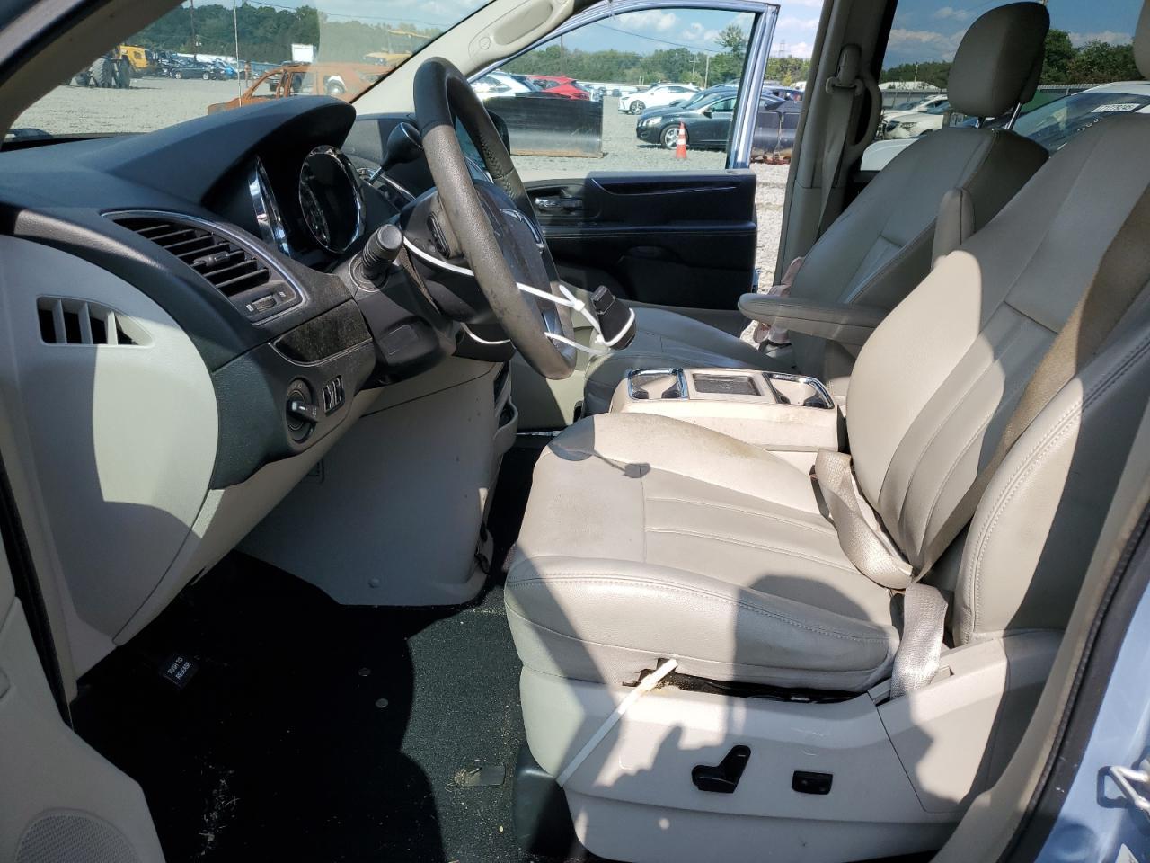 2013 Chrysler Town & Country Touring - Фото 7