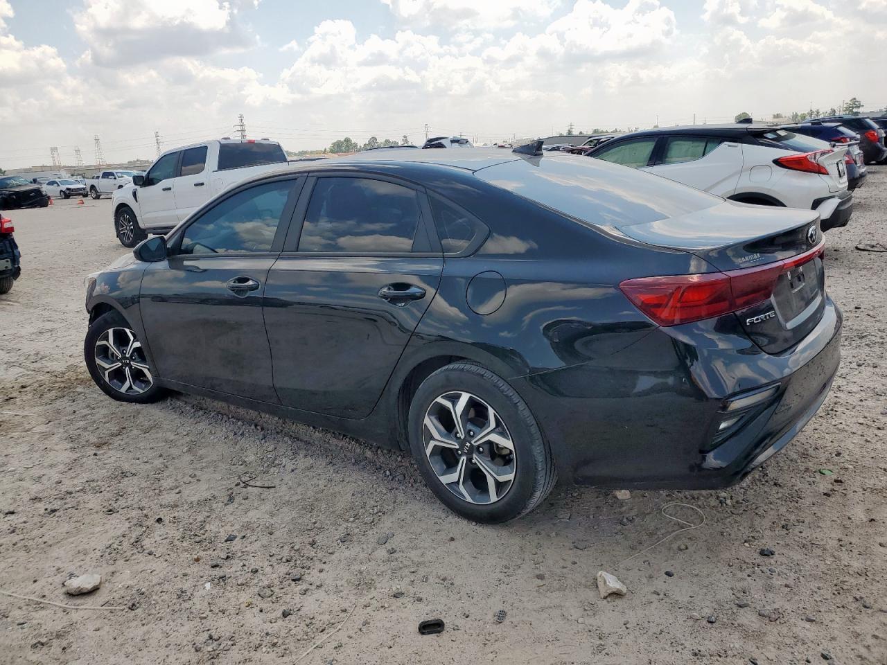 2021 Kia Forte Fe - Image 2