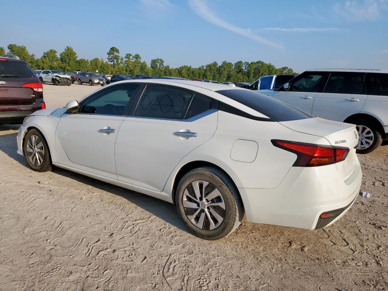 2019 Nissan Altima S - Image 2