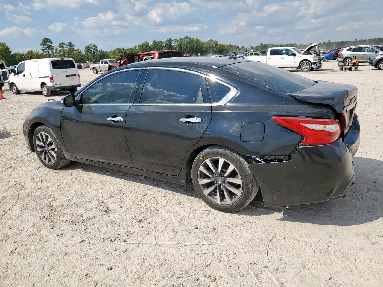 2017 Nissan Altima 2.5 - Фото 2