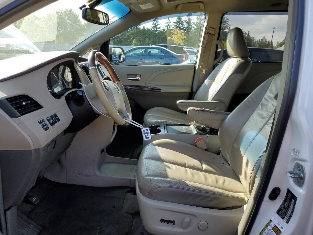 2011 Toyota Sienna Xle - Фото 7