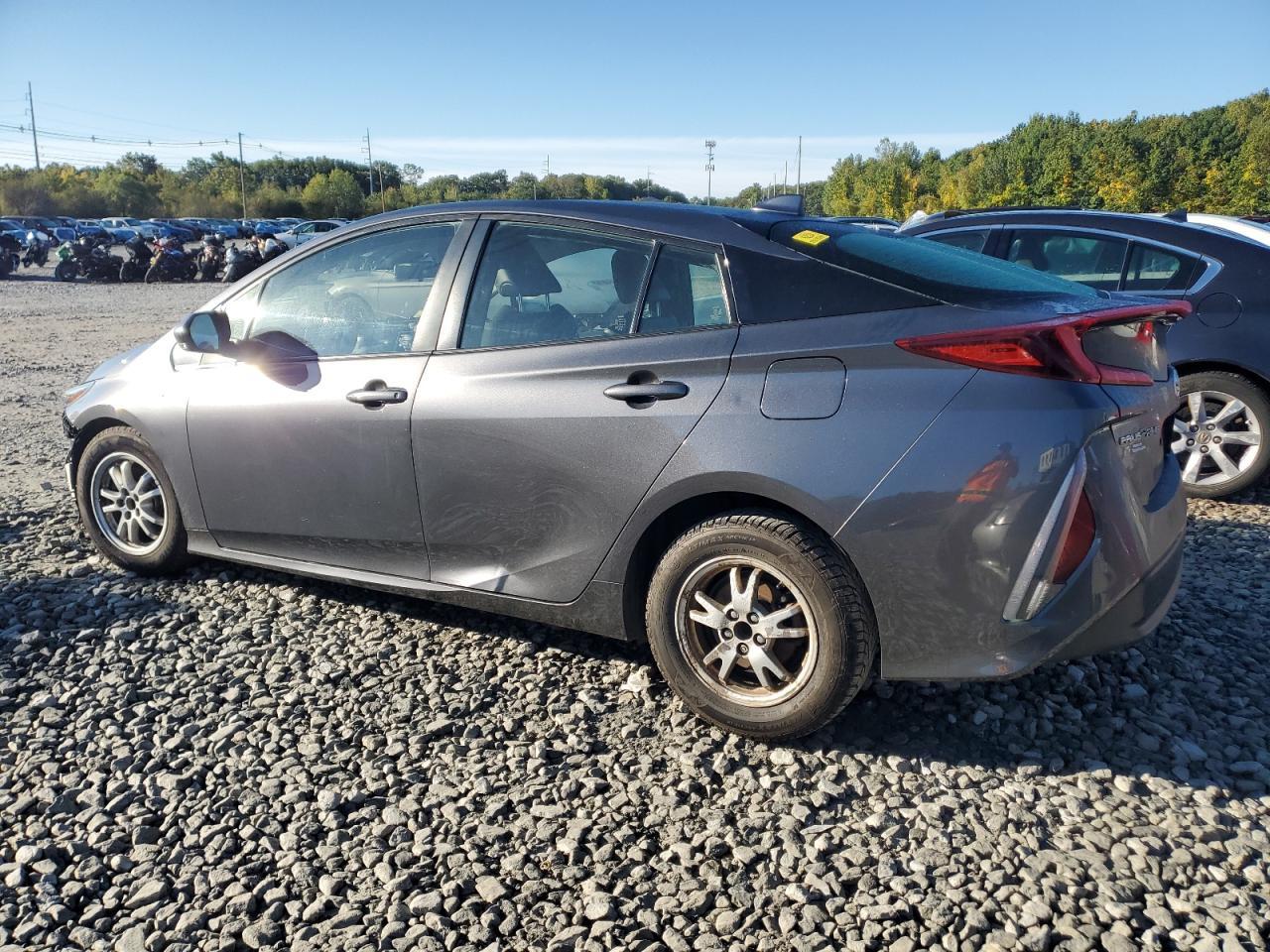 2021 Toyota Prius Prime Le - Image 2