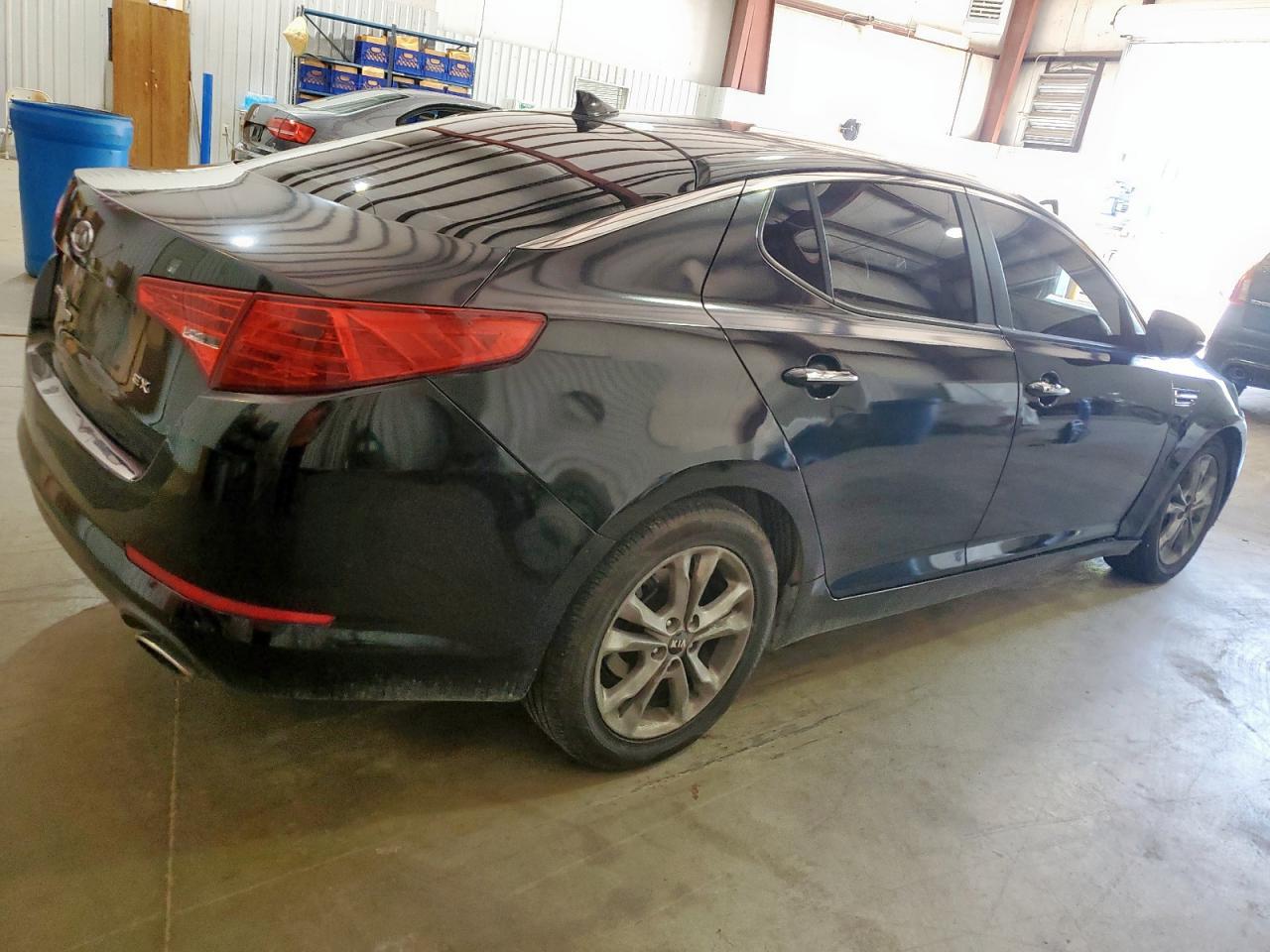 2011 Kia Optima Ex - Image 3