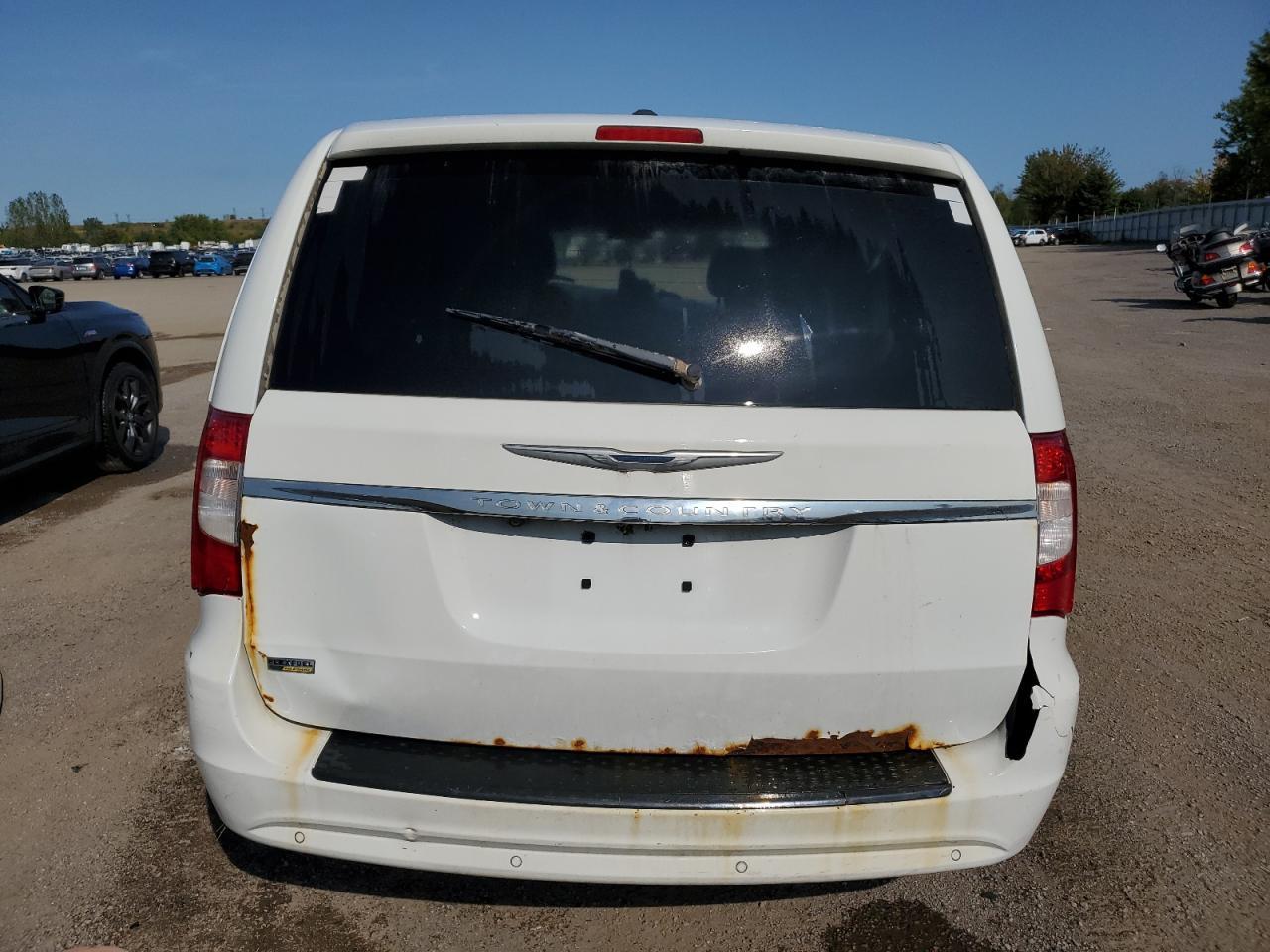 2016 Chrysler Town & Country S - Image 6