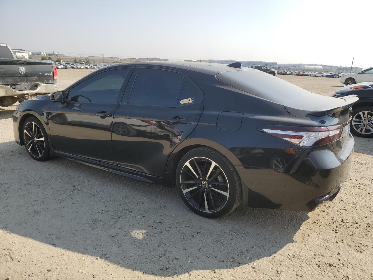 2020 Toyota Camry Xse - Фото 2
