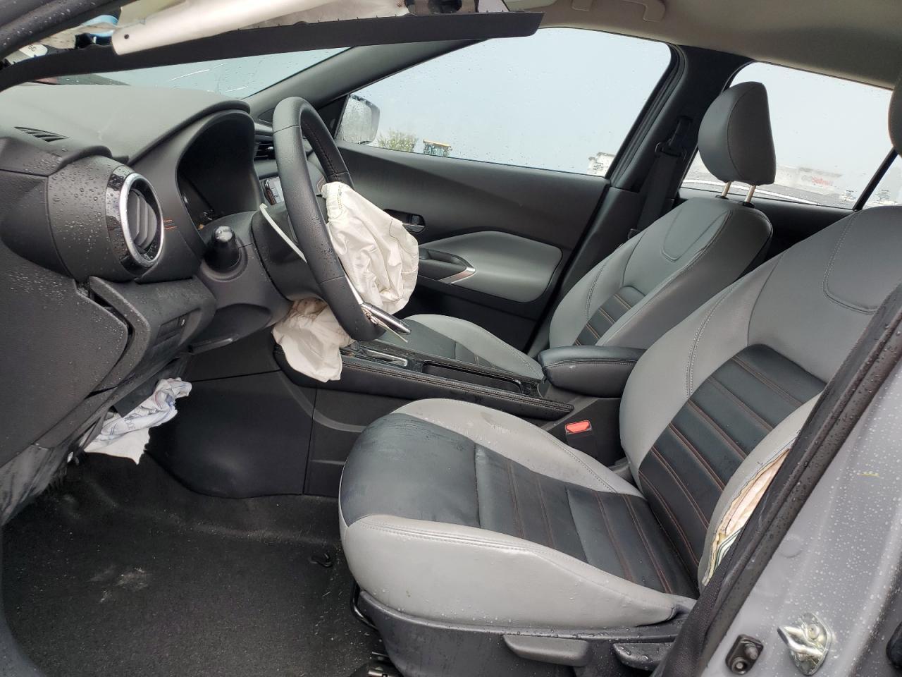 2023 Nissan Kicks Sr - Image 7