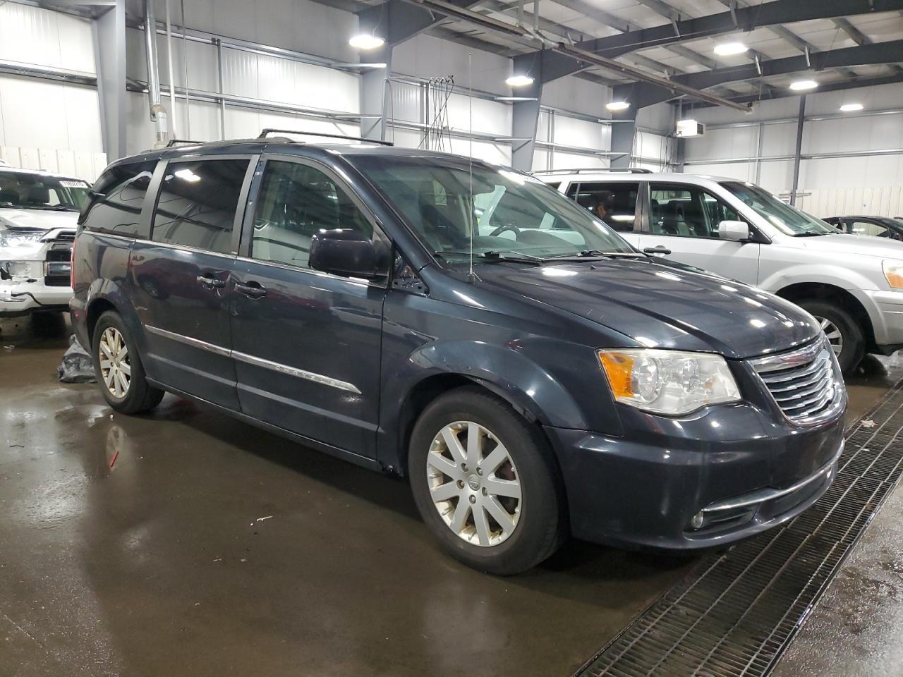 2014 Chrysler Town & Country Touring - Image 4